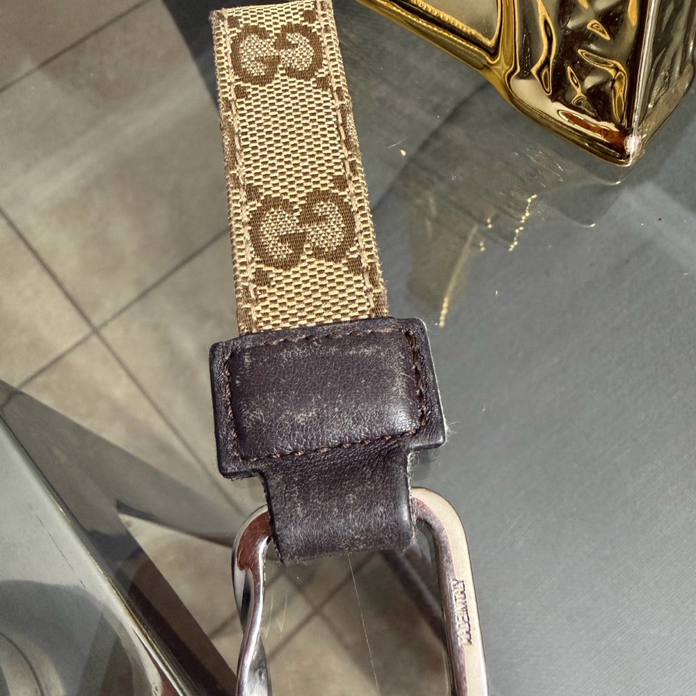 Gucci Signature Keychain - Picture 3 of 3